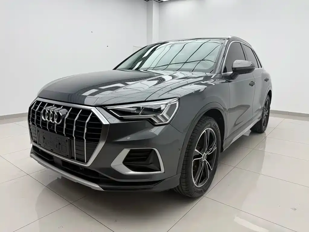 Audi Q3 — фото 1