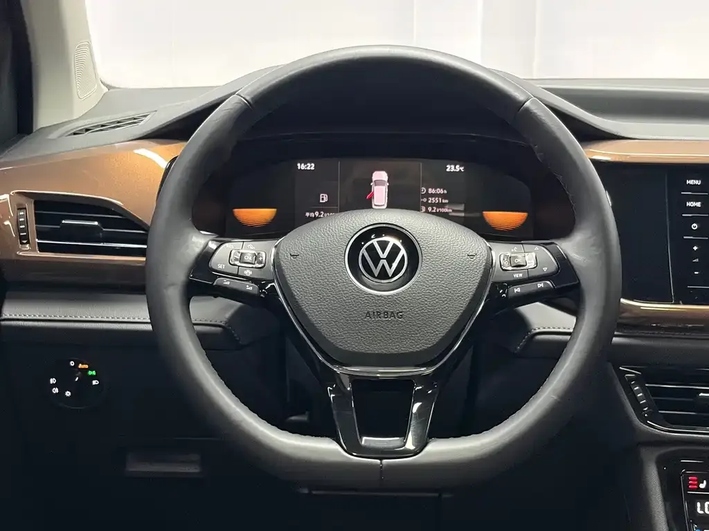 Volkswagen Tharu — фото 3