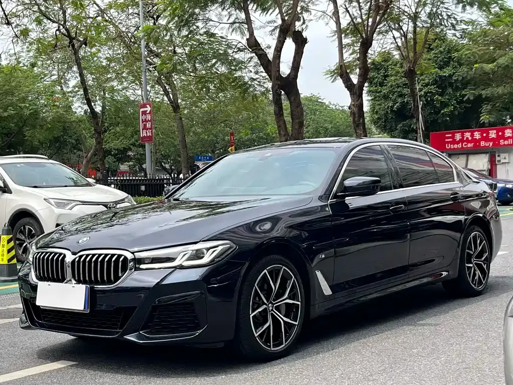 BMW 5 Series — фото 1