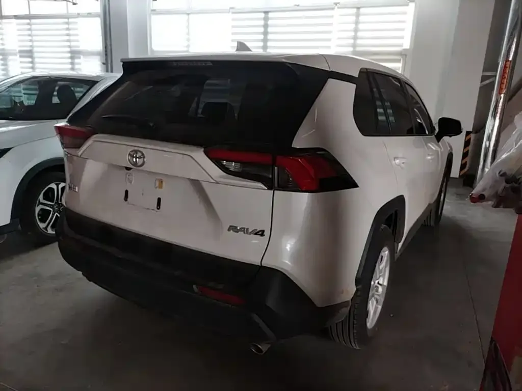Toyota RAV4 — фото 4
