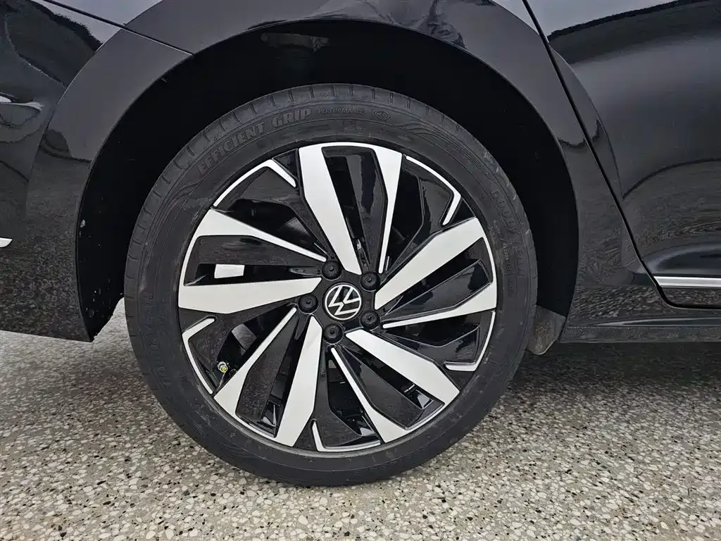 Volkswagen Passat — фото 7