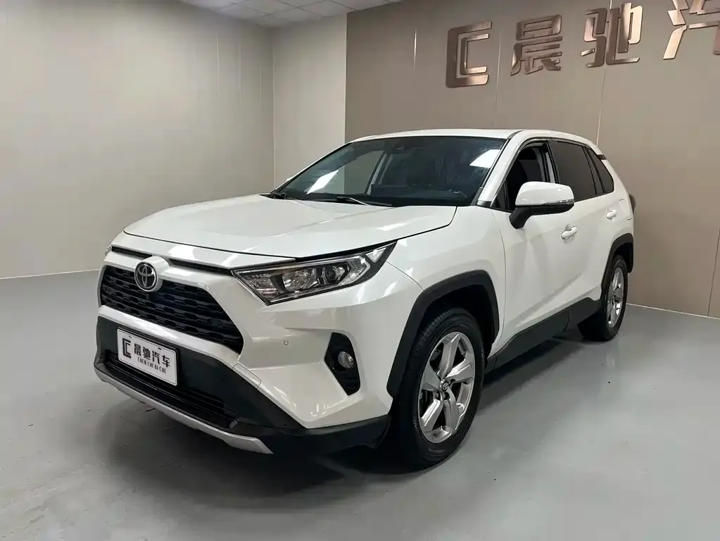 Toyota RAV4 — фото 1