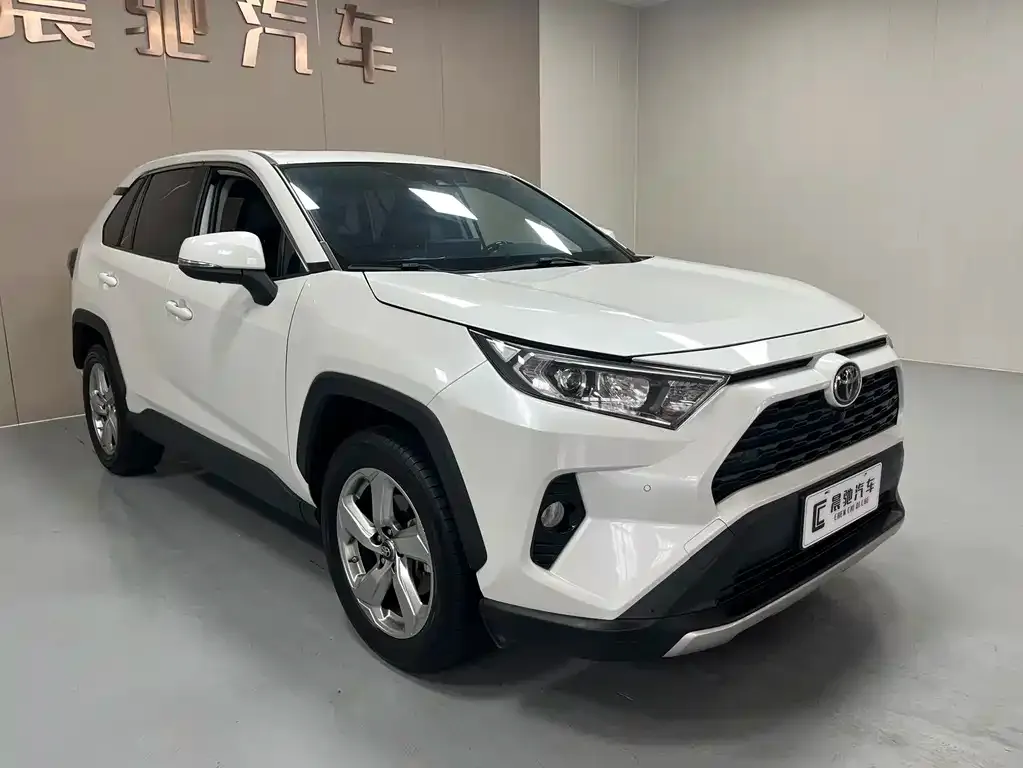 Toyota RAV4 — фото 5