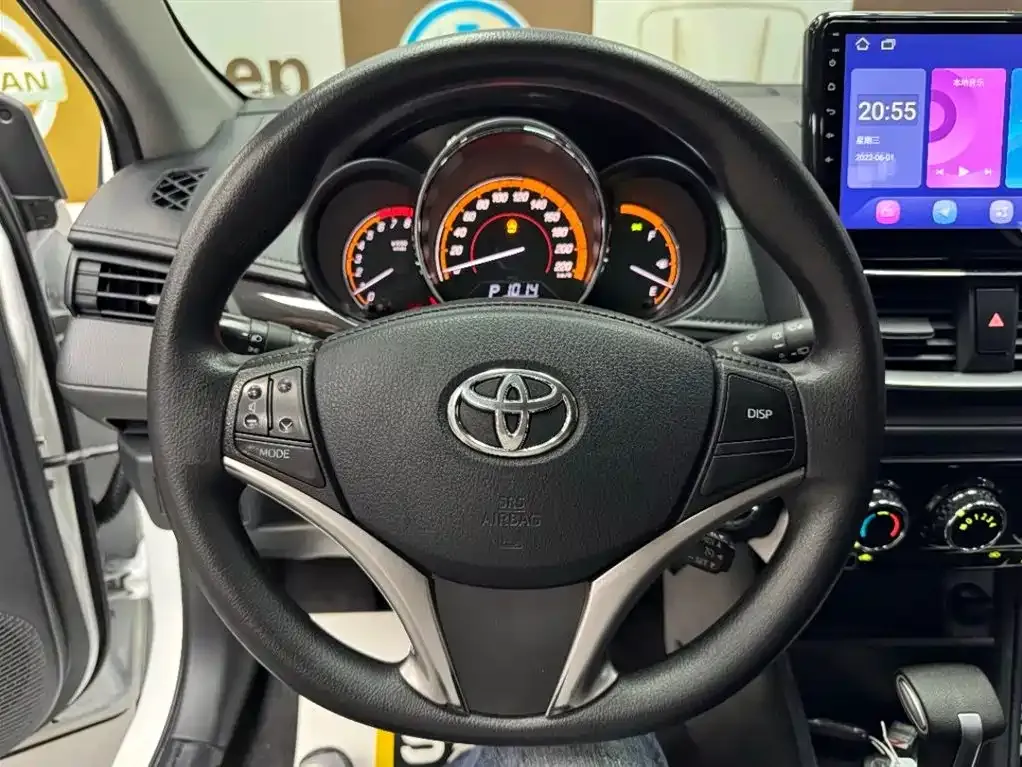Toyota Yaris L — фото 10