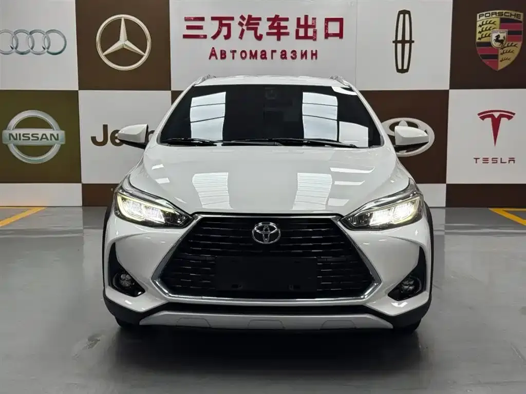 Toyota Yaris L — фото 2
