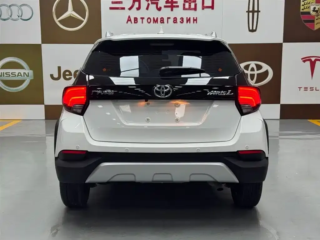 Toyota Yaris L — фото 4