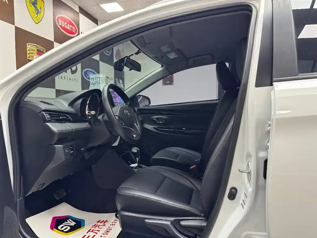 Toyota Yaris L — фото 7