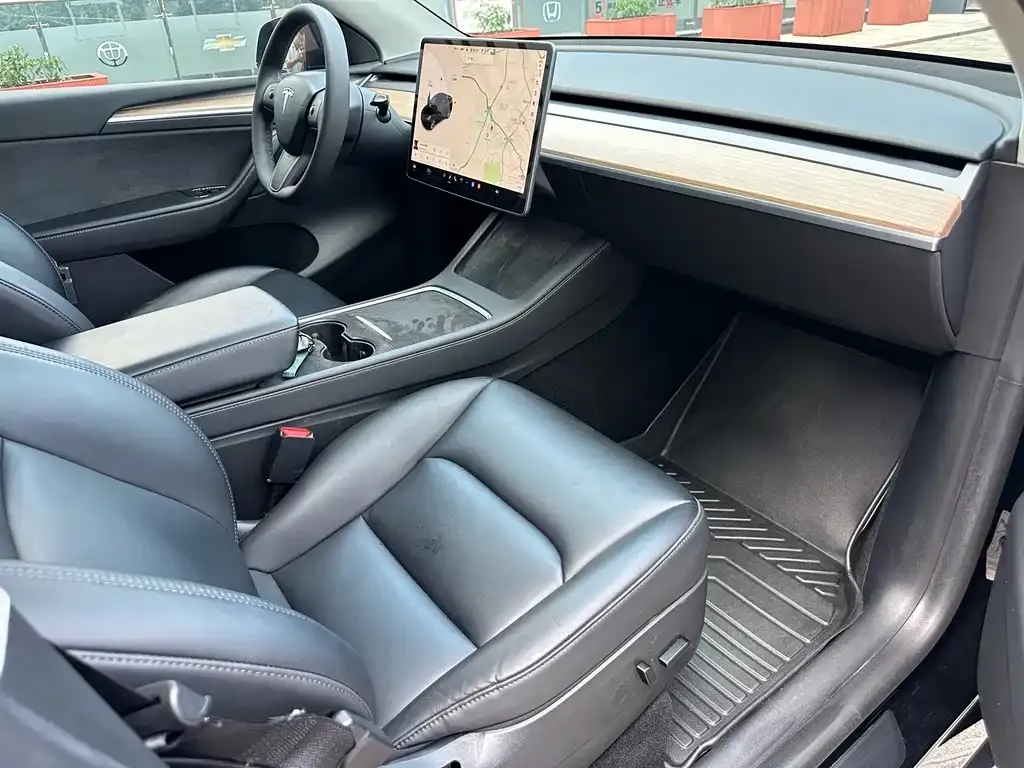 Tesla Model Y — фото 4