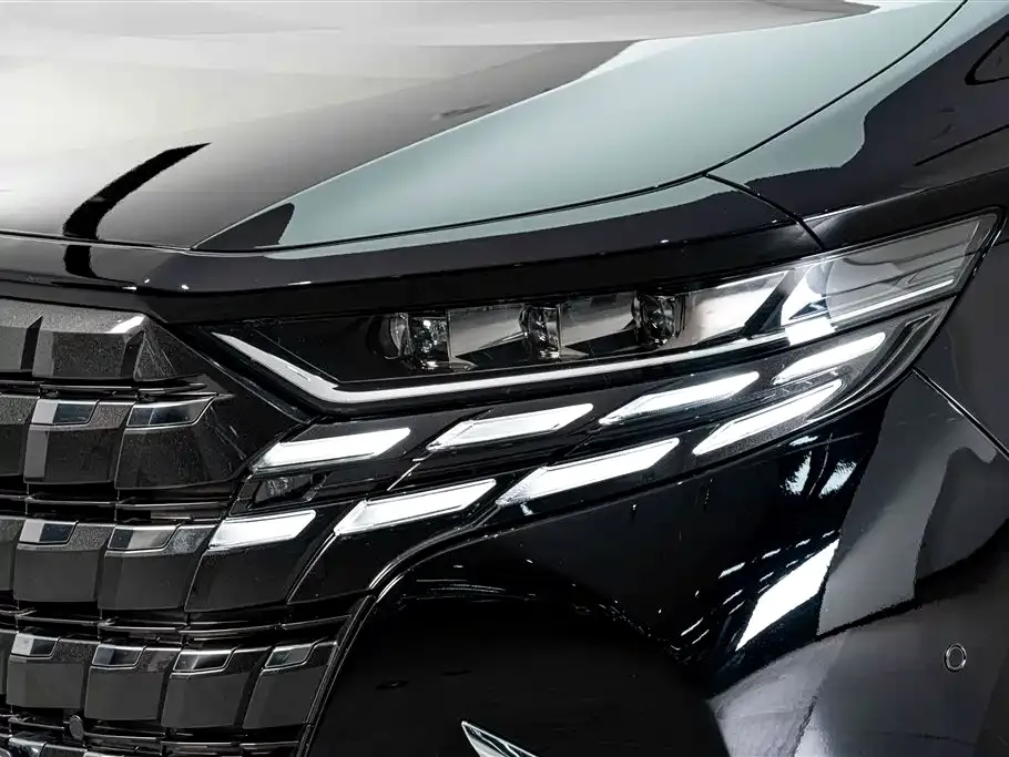 Toyota Alphard — фото 10