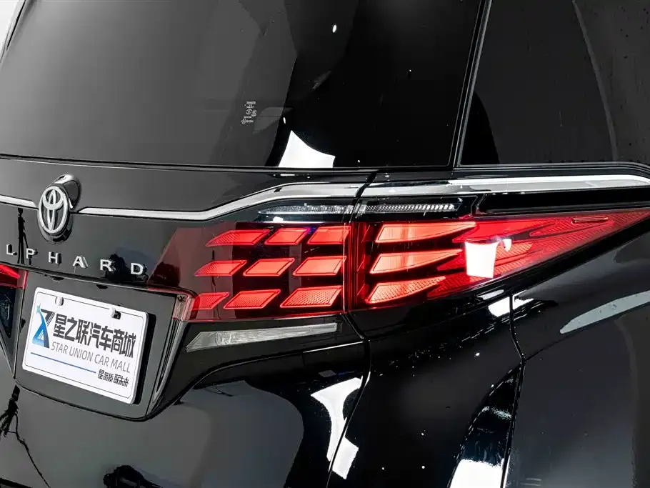 Toyota Alphard — фото 7