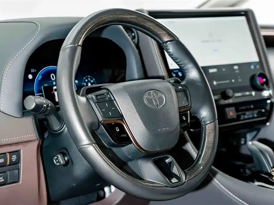 Toyota Alphard — фото 9