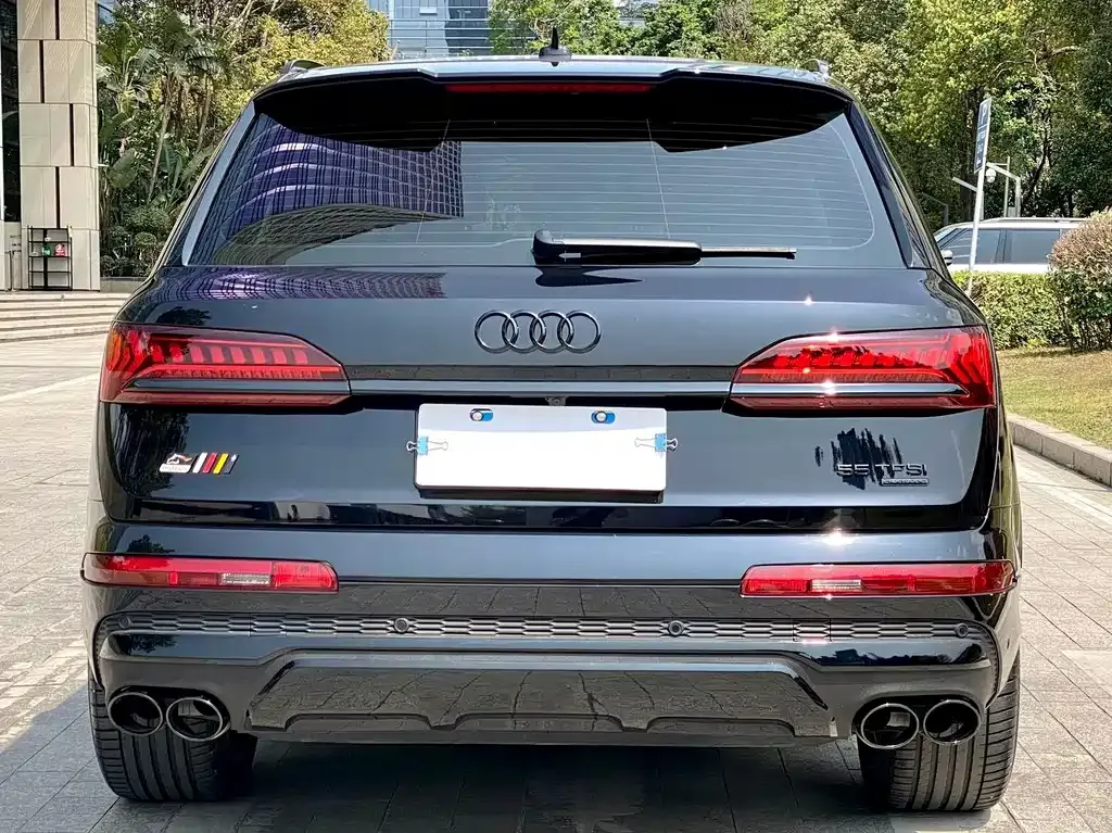 Audi Q7 — фото 8