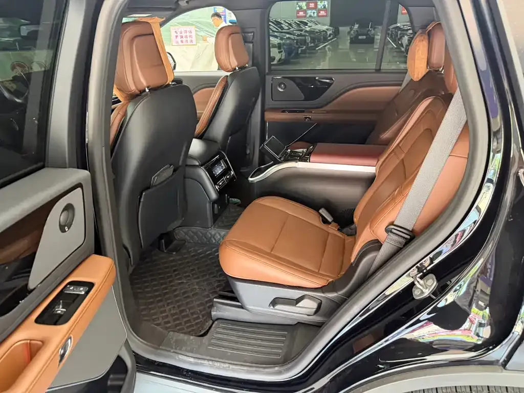 Lincoln Aviator — фото 9