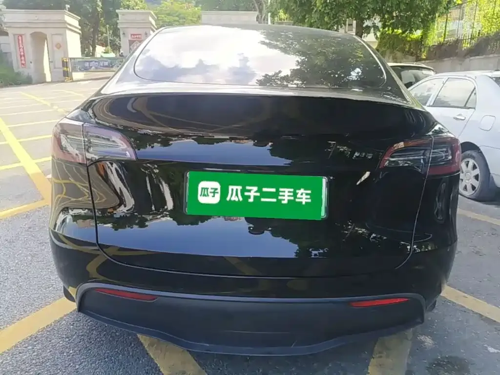 Tesla Model Y — фото 9