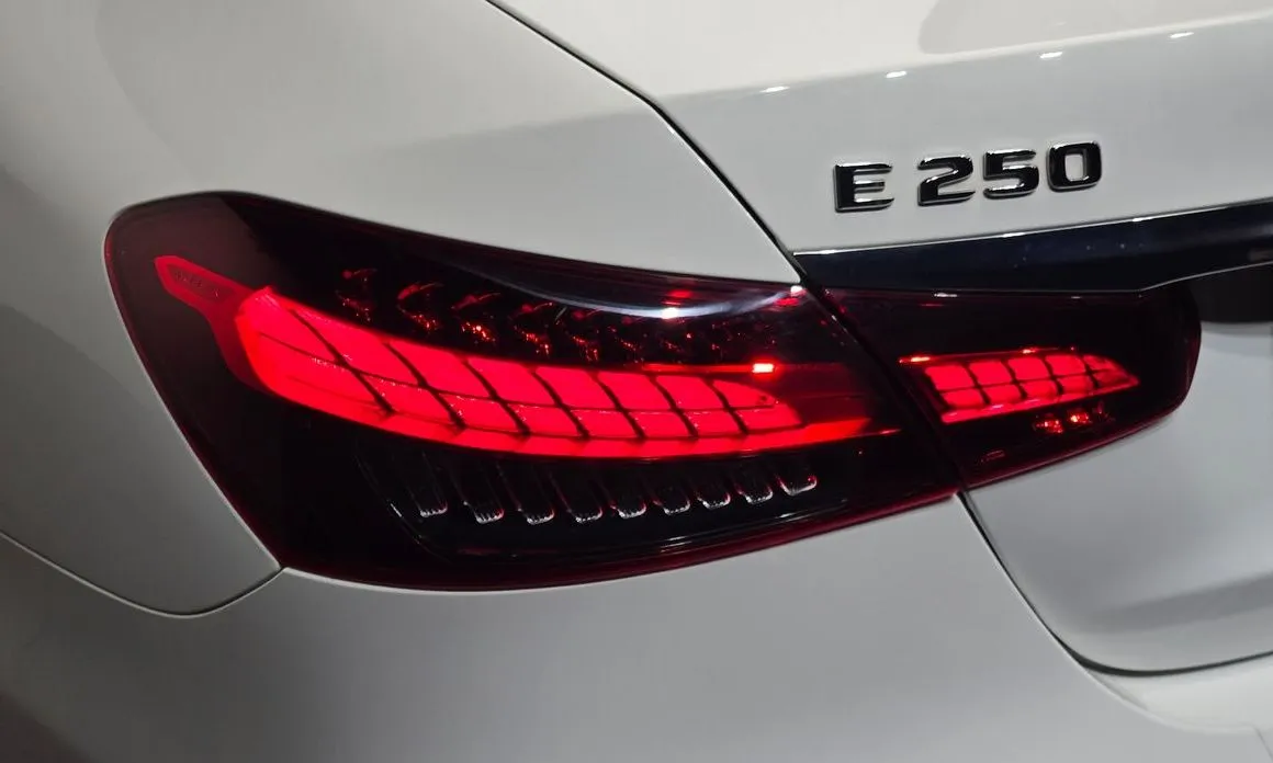 Mercedes-Benz E-Class — фото 10