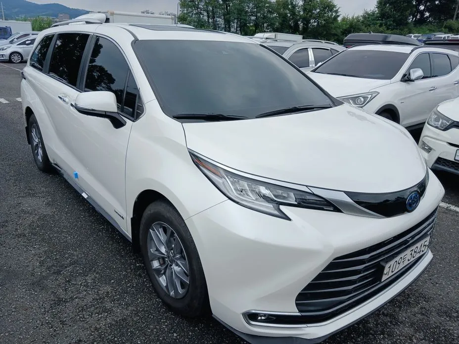 Toyota Sienna — фото 6