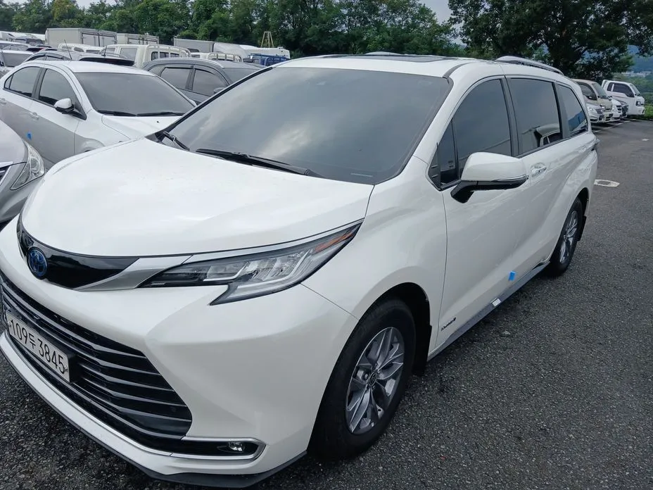 Toyota Sienna — фото 5