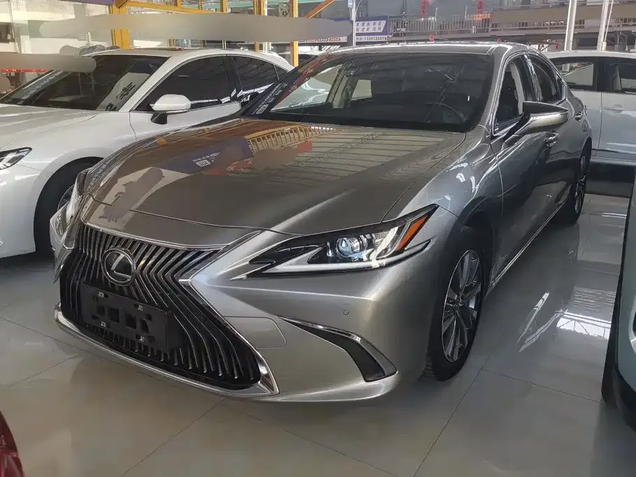 Lexus ES — фото 1