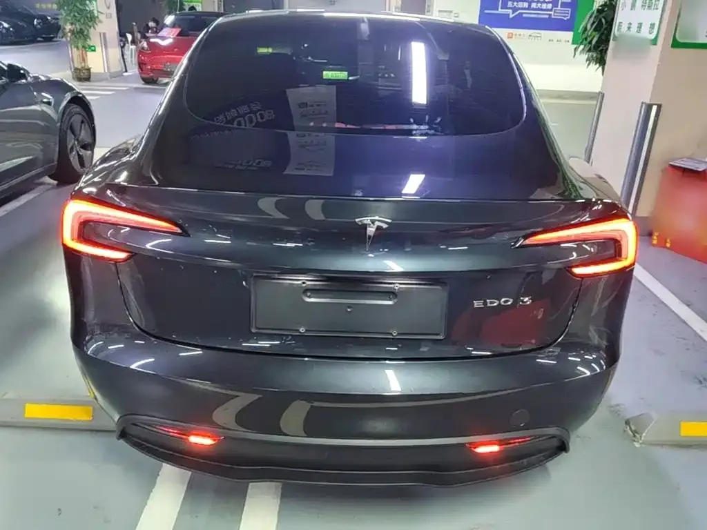 Tesla Model 3 — фото 2