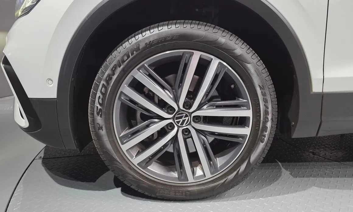 Volkswagen Tiguan — фото 7