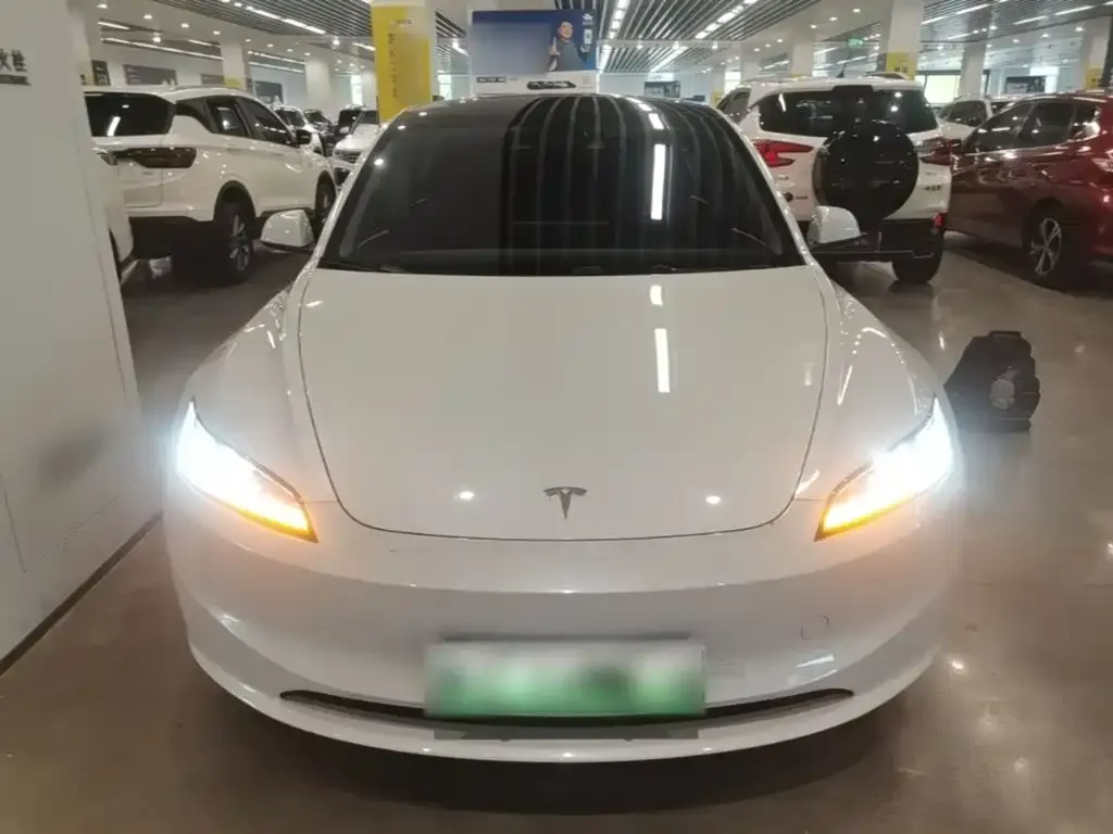 Tesla Model 3 — фото 8