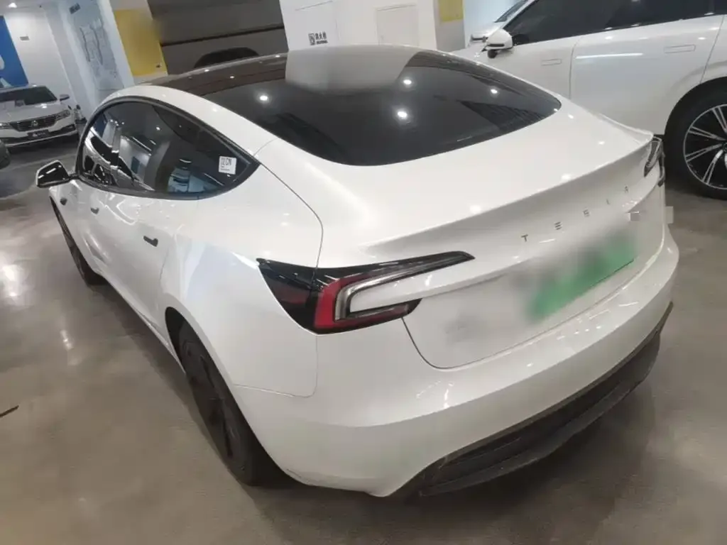 Tesla Model 3 — фото 10
