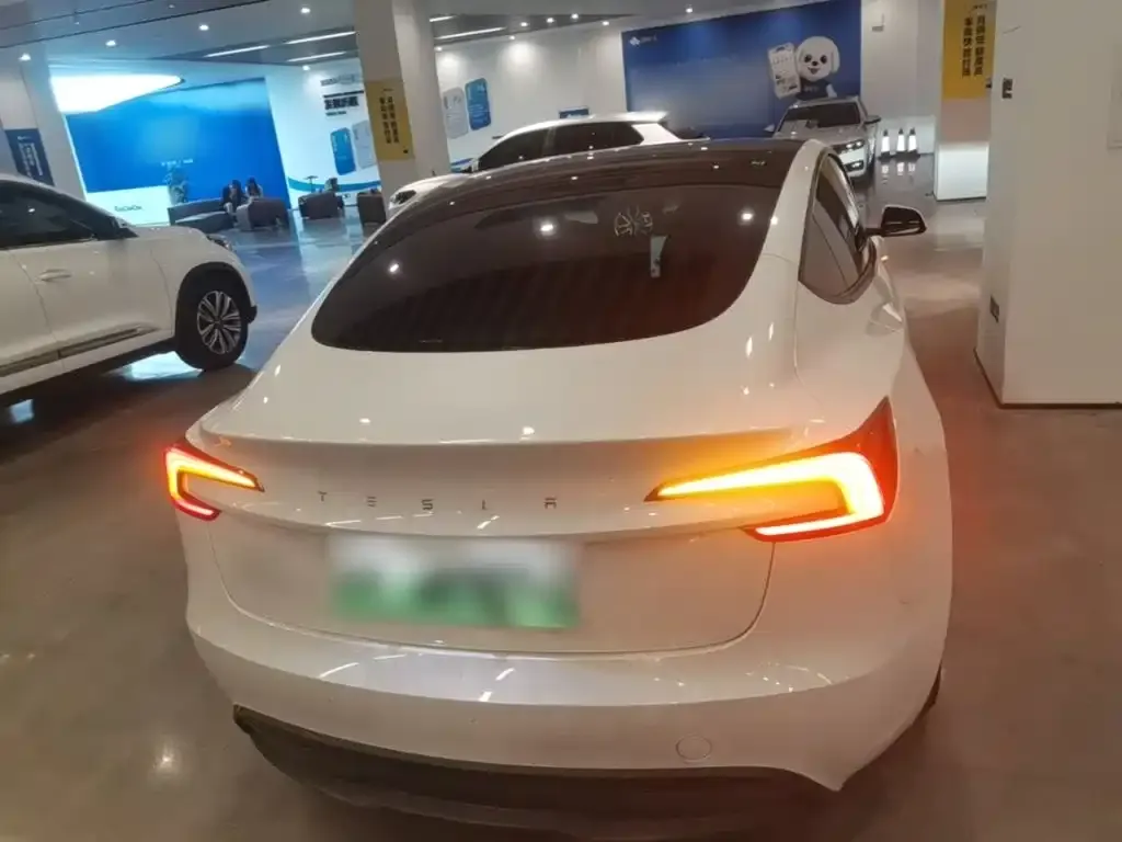 Tesla Model 3 — фото 6