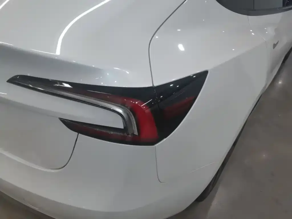 Tesla Model 3 — фото 3