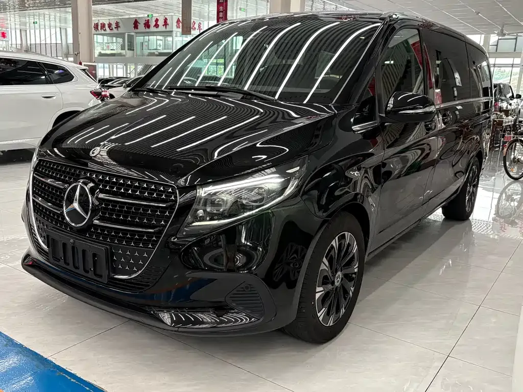 Mercedes-Benz V-Class — фото 1