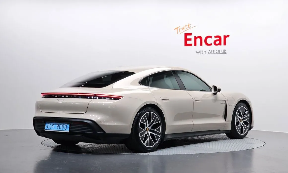 Porsche Taycan 2023 из KR, фото 2