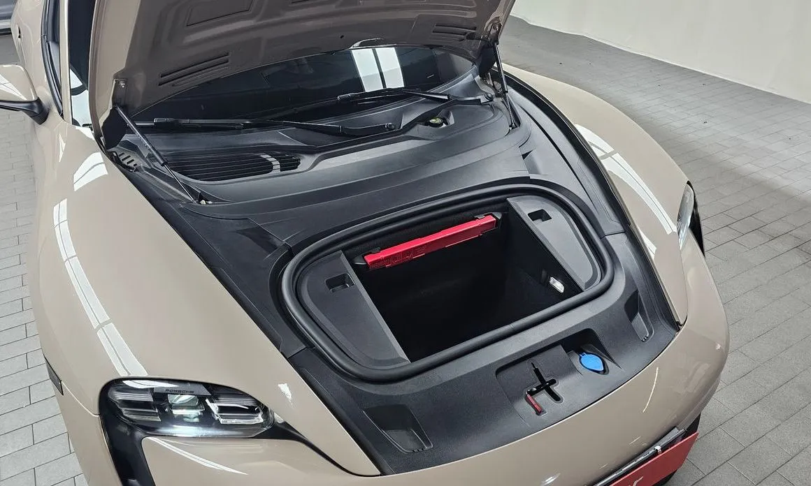 Porsche Taycan 2023 из KR, фото 9