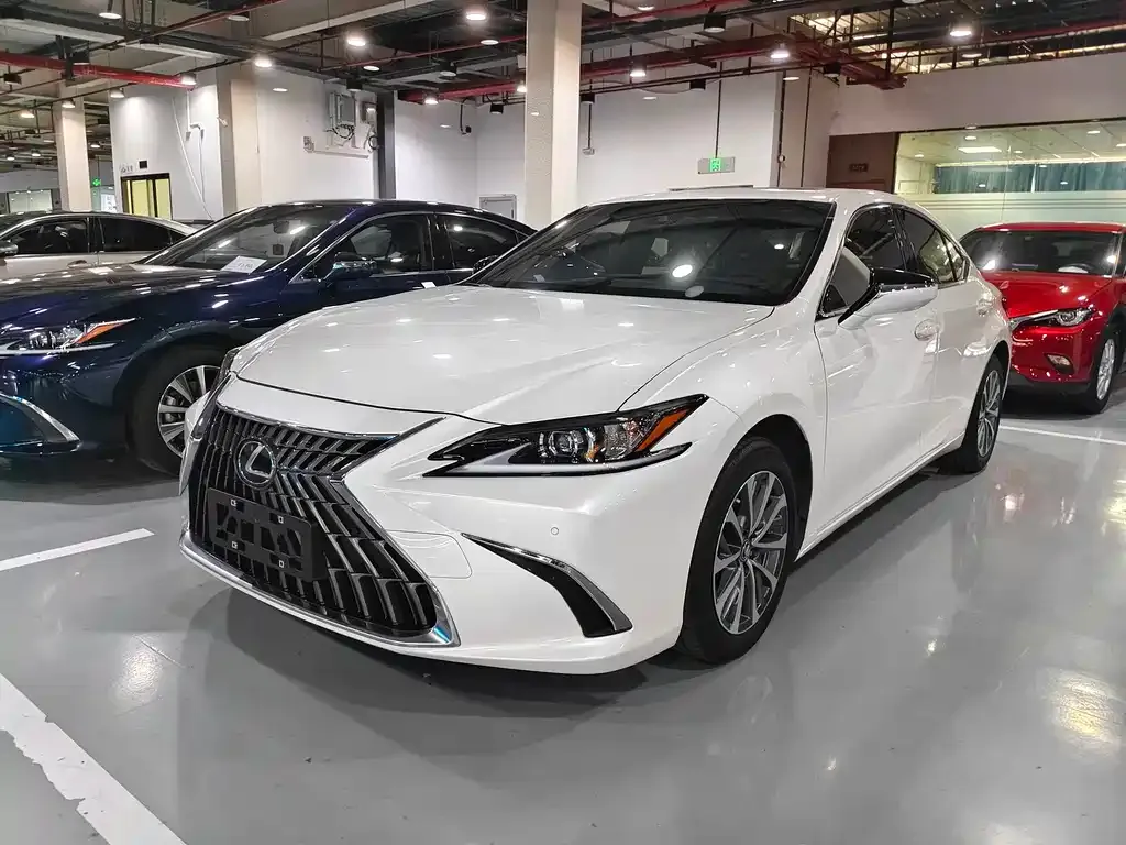 Lexus ES — фото 1