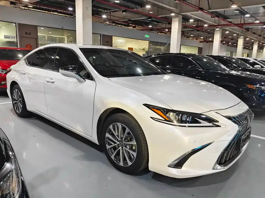 Lexus ES — фото 10