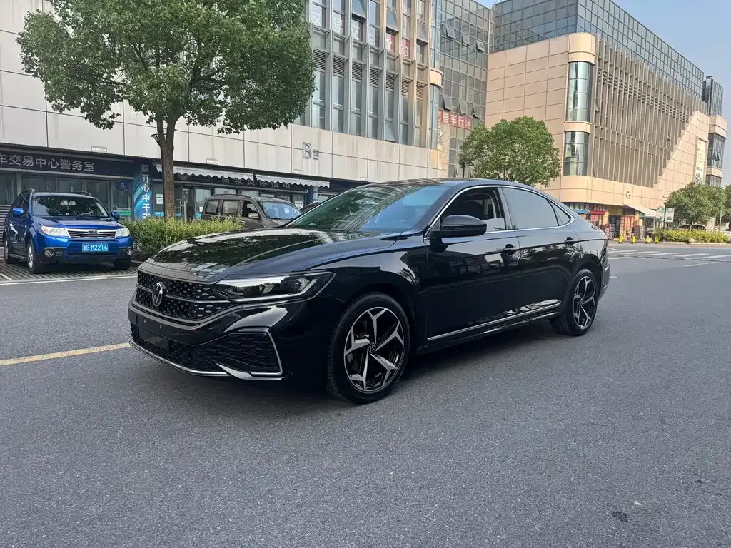 Volkswagen Passat — фото 1