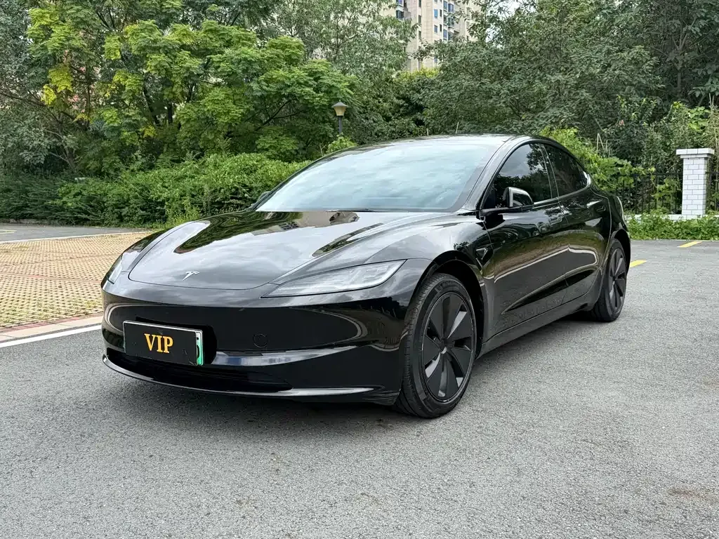 Tesla Model 3 — фото 1