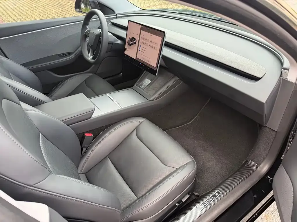 Tesla Model 3 — фото 4