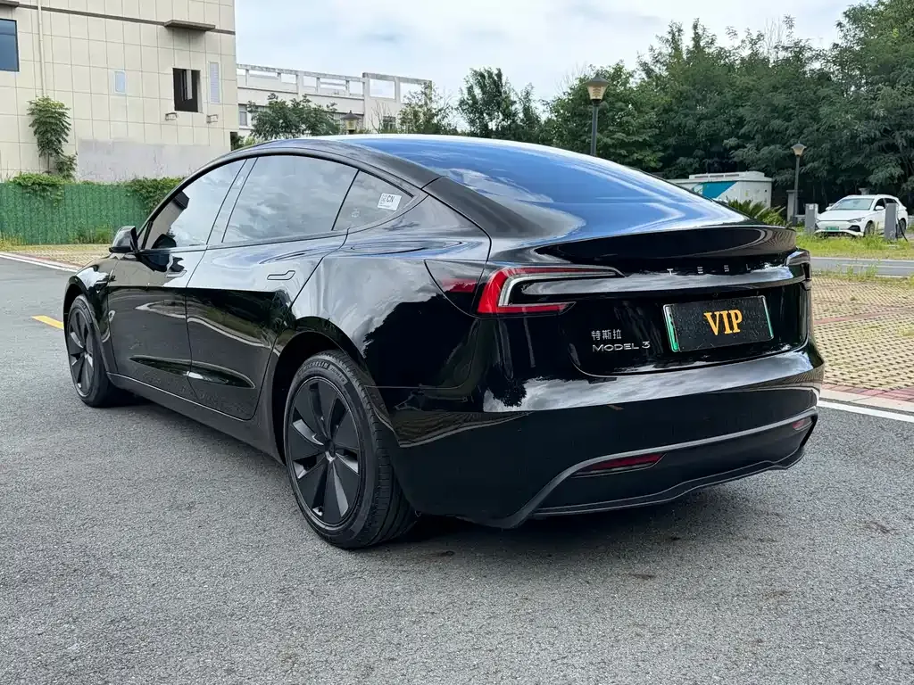 Tesla Model 3 — фото 8