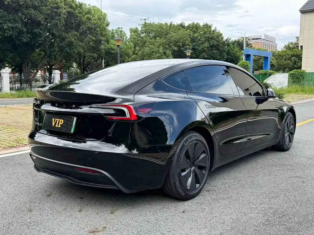 Tesla Model 3 — фото 9