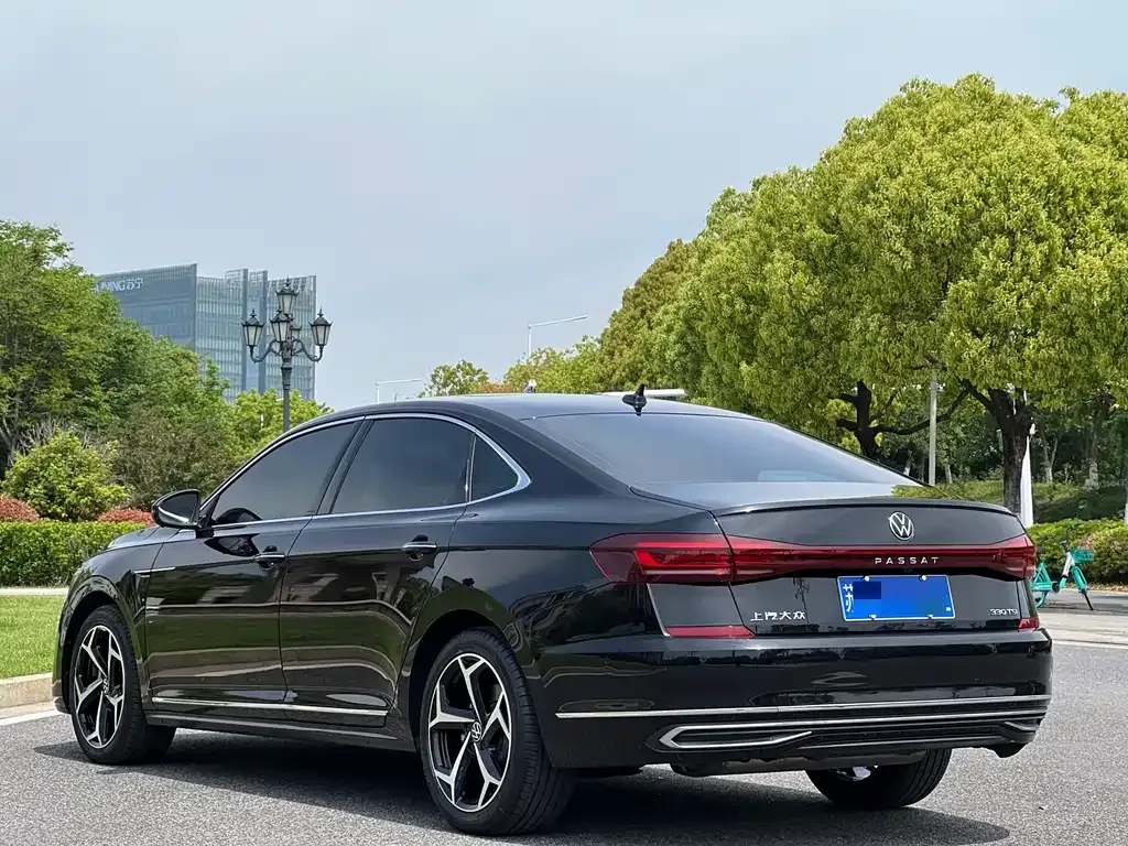 Volkswagen Passat — фото 8