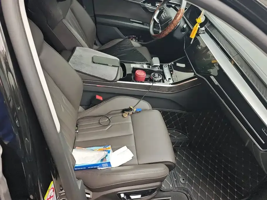 Audi A8 2023 из CN, фото 3