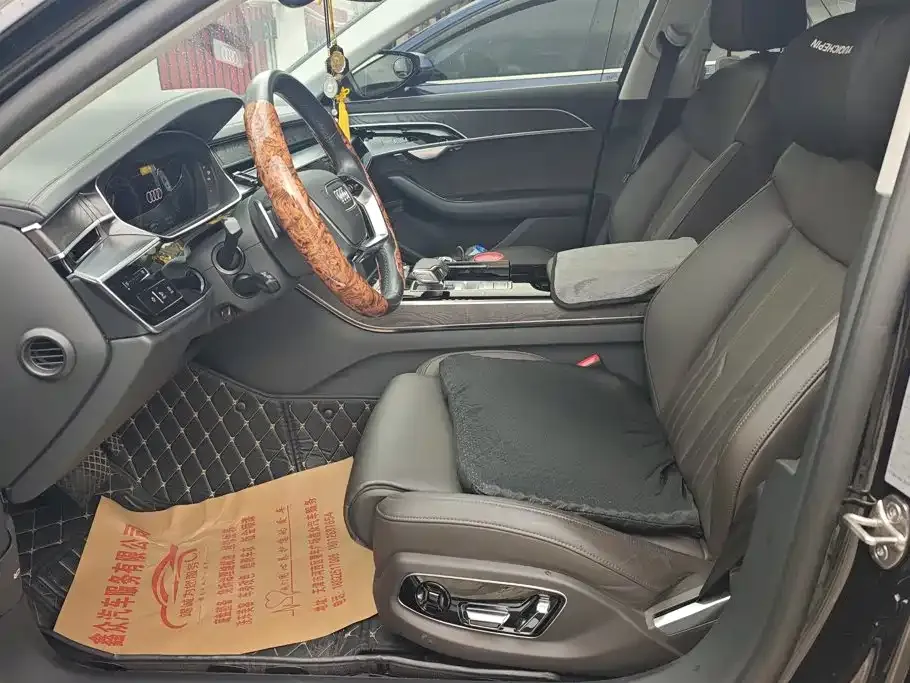 Audi A8 2023 из CN, фото 10