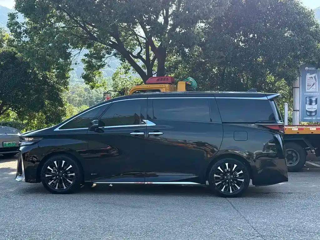 Toyota Vellfire — фото 9