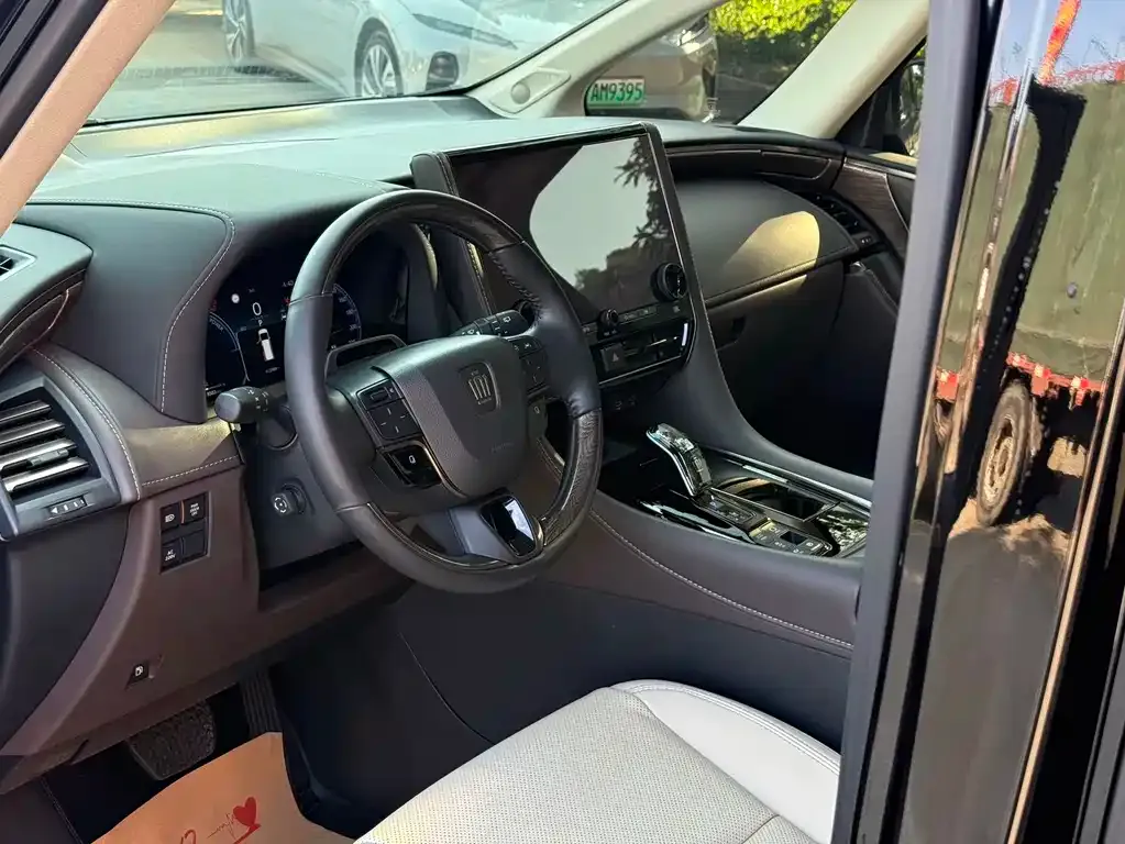 Toyota Vellfire — фото 7