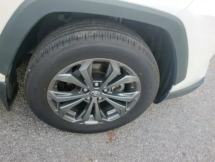 Toyota RAV4 — фото 10