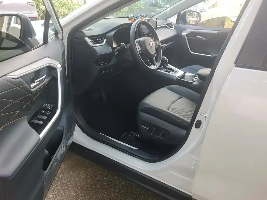 Toyota RAV4 — фото 3