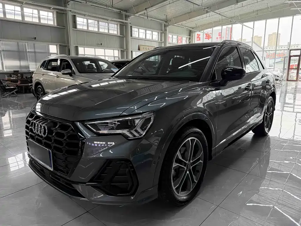 Audi Q3 — фото 1