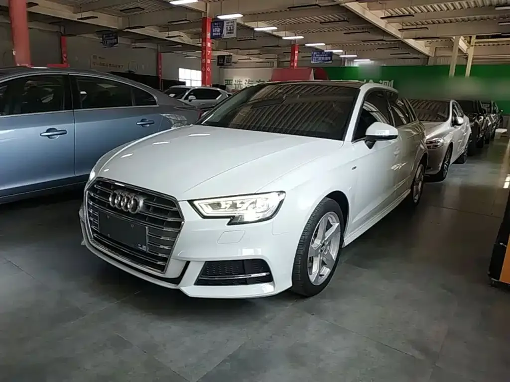 Audi A3 — фото 1