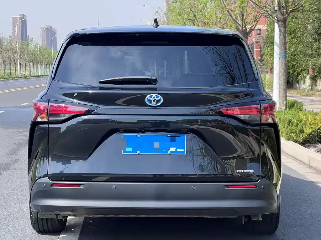 Toyota Sienna — фото 5