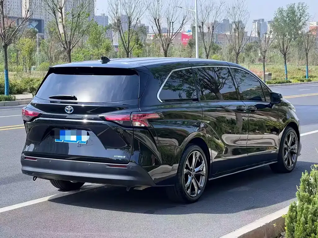 Toyota Sienna — фото 8