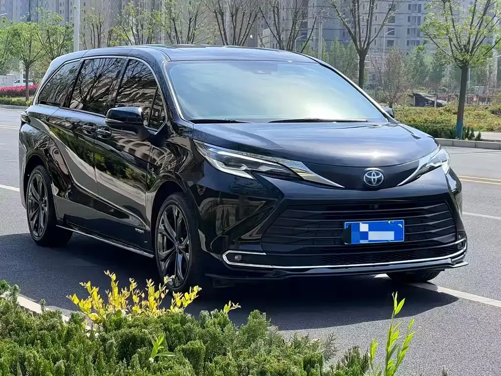 Toyota Sienna — фото 10